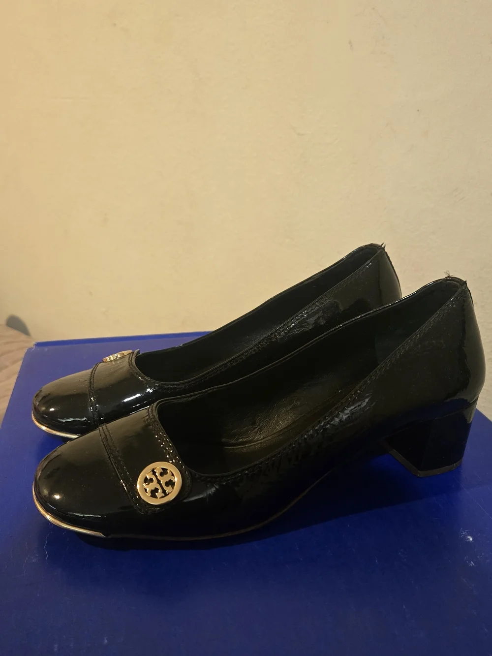 Tory Burch Marion Leather Black Patent Leather Gold Trim Pumps Size 8